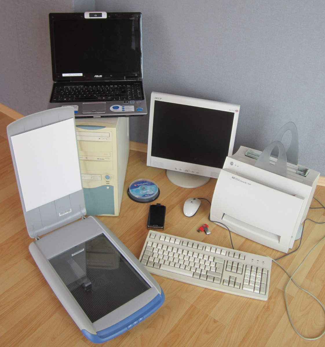 Verschiedene Geräte von Computersystemen